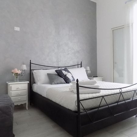 1 Amore Romantica Casa Centrale, Silenziosa Ristrutturata Naples Luaran gambar