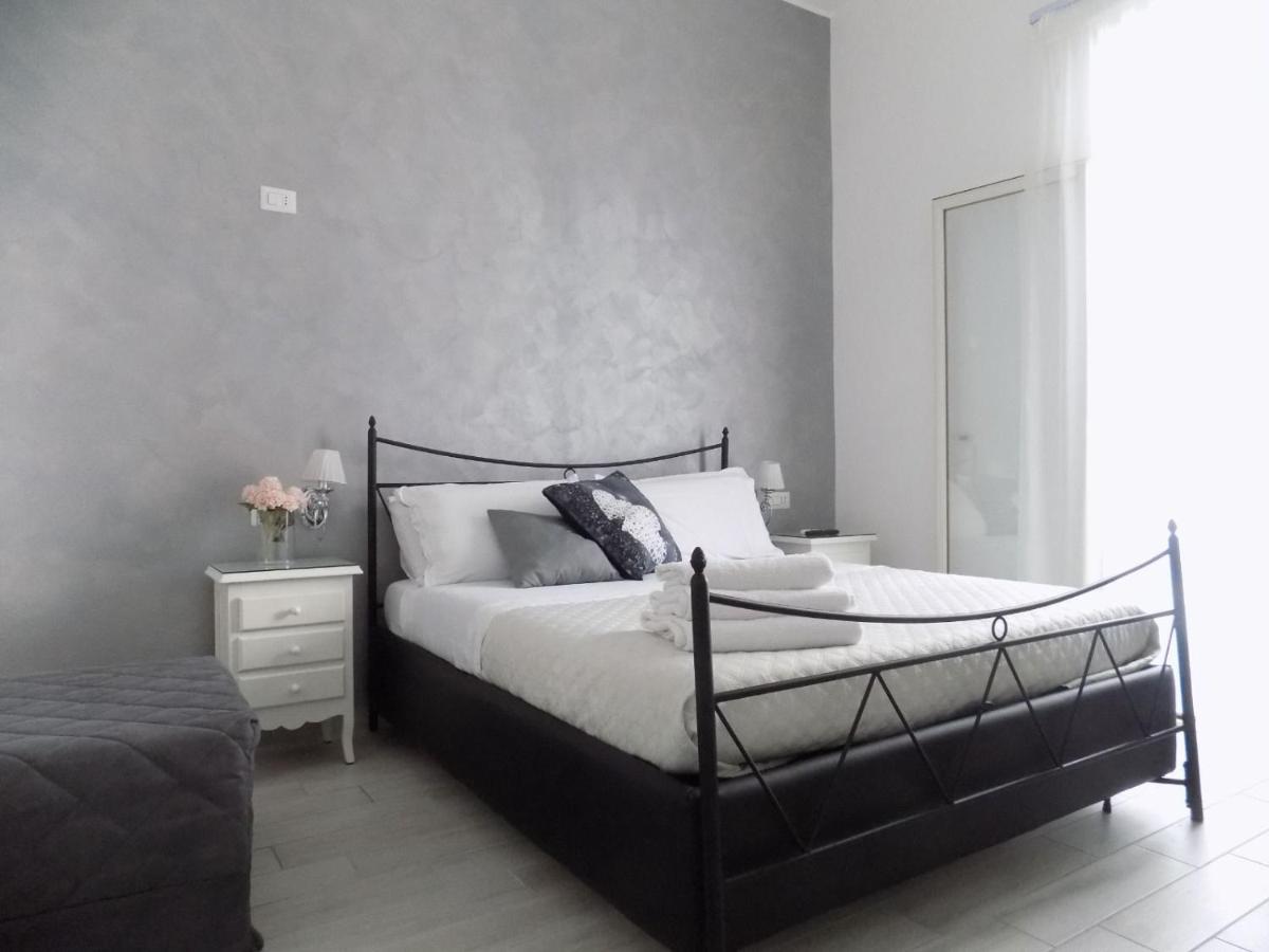 1 Amore Romantica Casa Centrale, Silenziosa Ristrutturata Naples Luaran gambar